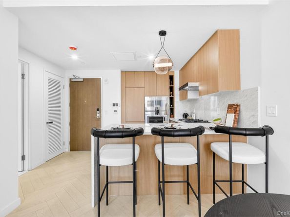 133-25 37TH Avenue 5A, Flushing NY 11354
