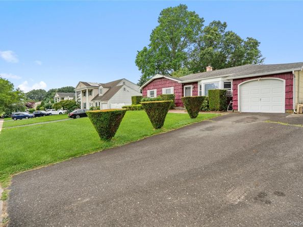 86 Cirrus Road, Holbrook NY 11741