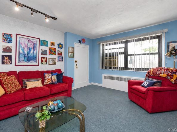 17-01 Utopia Parkway 1, Whitestone NY 11357