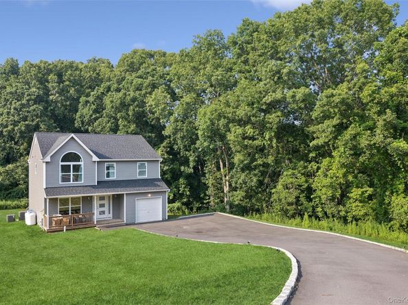 65 Ozark Street, Ronkonkoma NY 11720