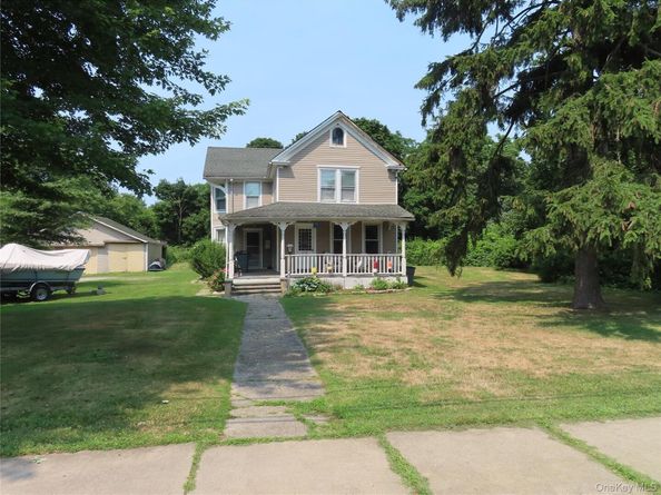 26 Rollstone Avenue, West Sayville NY 11796
