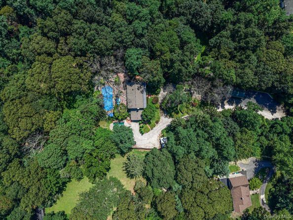 77 Shore Road, Mount Sinai NY 11766