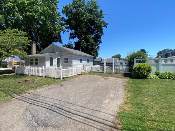 101 Rose Drive, Ronkonkoma NY 11779