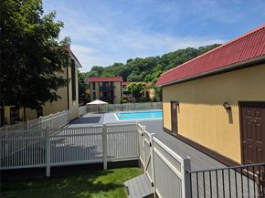 13 Granada Crescent 7, White Plains NY 10603