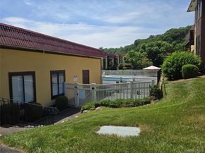 13 Granada Crescent 7, White Plains NY 10603
