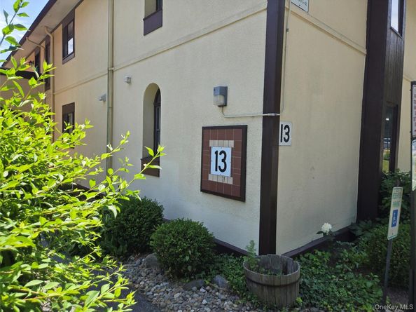 13 Granada Crescent 7, White Plains NY 10603