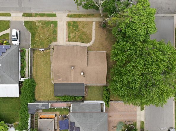 67 E End Avenue, Hicksville NY 11801