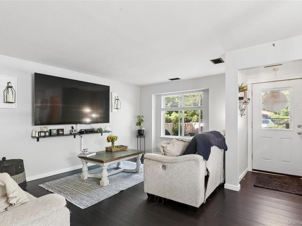 1004 Skyline Drive, Coram NY 11727