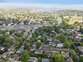 2539 Bradley Court, Merrick NY 11566