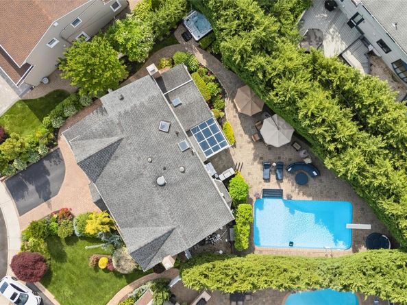 2539 Bradley Court, Merrick NY 11566
