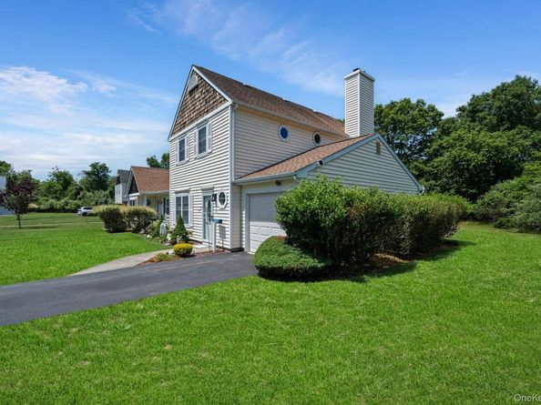 6 Woodchuck Trail, Coram NY 11727