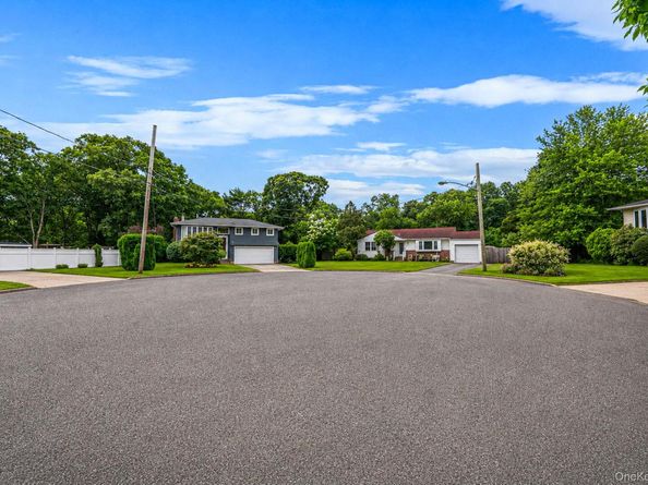 14 Urn Court, Brentwood NY 11717