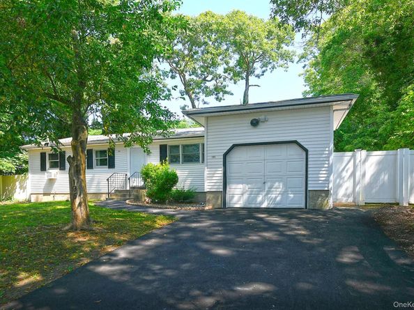 195 Mohawk Street, Ronkonkoma NY 11779