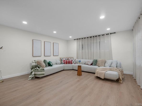 58 Choir Lane, Westbury NY 11590