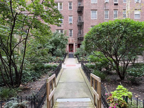48-17 42 Avenue 4E, Sunnyside NY 11004