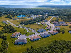 40 Greentree Court, Shirley NY 11967