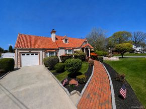 187 Commonwealth Avenue, Massapequa NY 11758