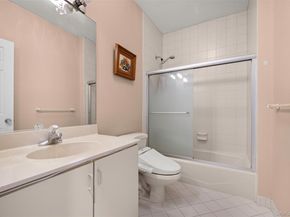 10 Swan Court, Glen Cove NY 11542