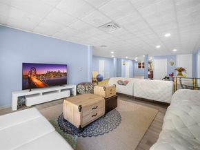 10 Swan Court, Glen Cove NY 11542