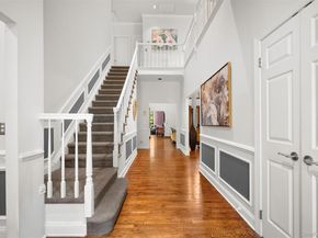 10 Swan Court, Glen Cove NY 11542
