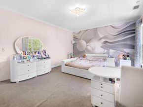 10 Swan Court, Glen Cove NY 11542