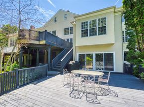 10 Swan Court, Glen Cove NY 11542