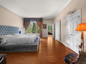 10 Swan Court, Glen Cove NY 11542