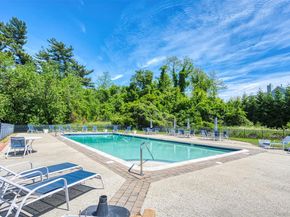 10 Swan Court, Glen Cove NY 11542