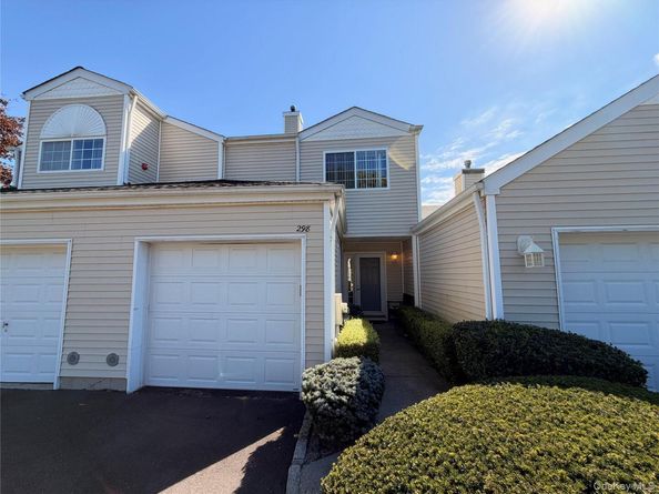 298 Prairie Court, Manorville NY 11949