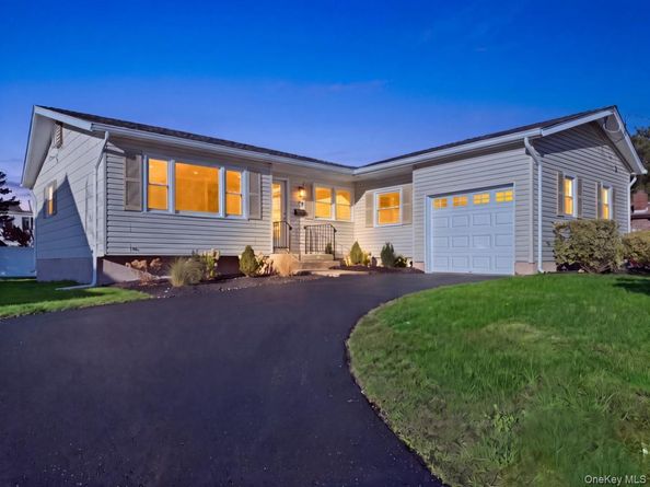 71 Roderick Road, West Islip NY 11795