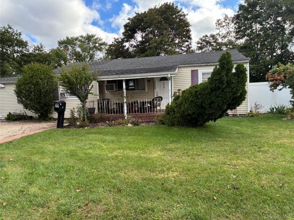 1515 Emkay Street, Bay Shore NY 11706