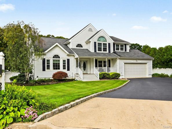 26 Layton Lane, Centereach NY 11720