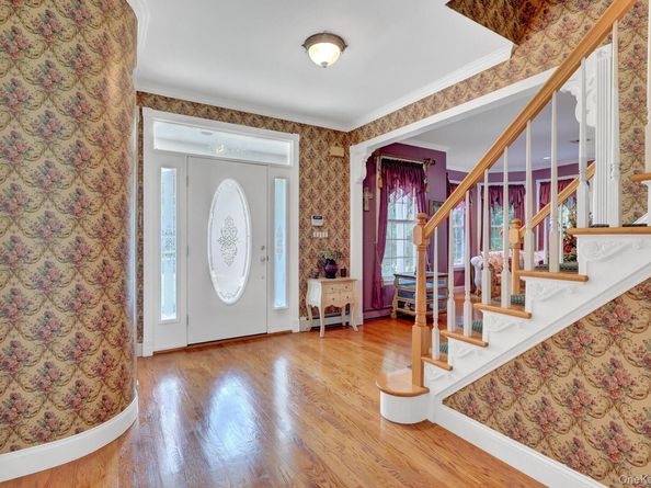 6 Patricks Way, Saint James NY 11780