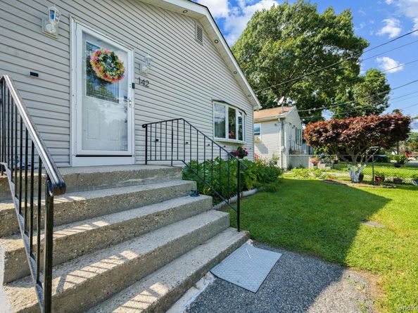 142 N 27th Street, Wheatley Heights NY 11798