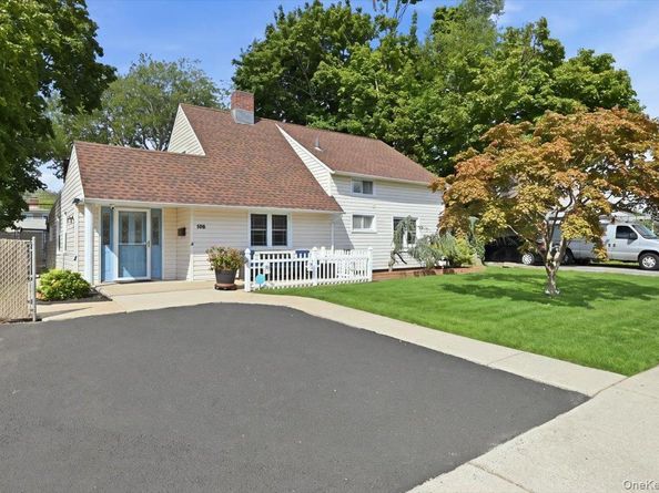136 Tardy Lane S, Wantagh NY 11793