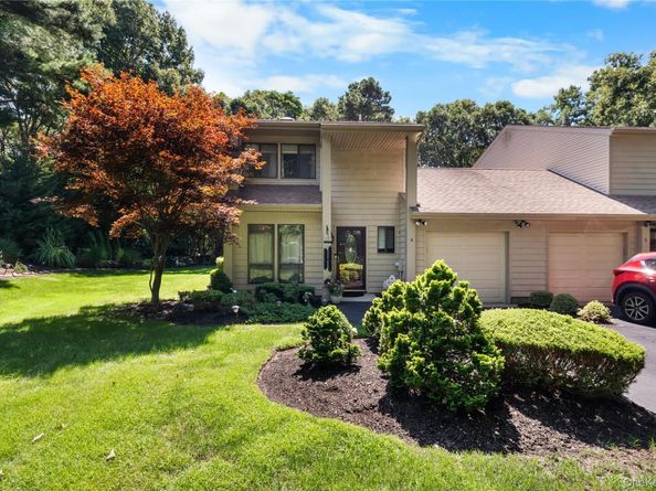 4 Lyndon Court, Bohemia NY 11716