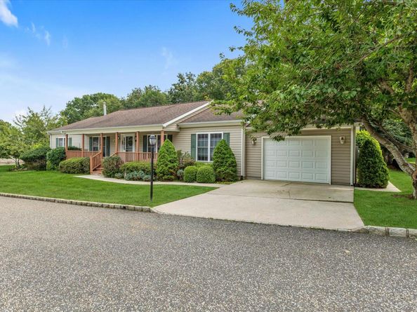 1407 Middle Road 265, Calverton NY 11933