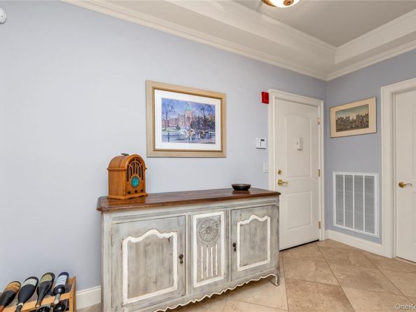 578 Pacing Way, Westbury NY 11590