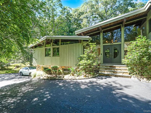 135 Oakside Drive, Smithtown NY 11787