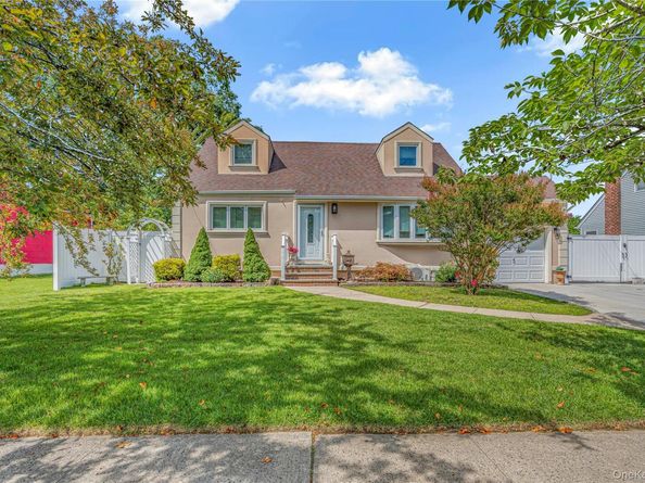 195 N Wisconsin Avenue, North Massapequa NY 11758