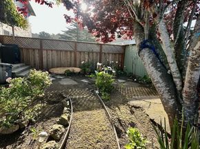 Clarendon, Pacifica CA 94044