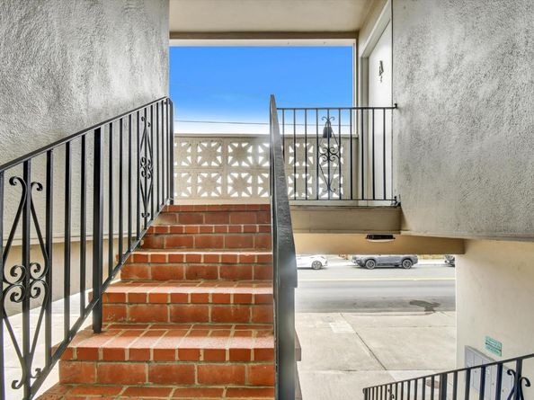 Clarendon, Pacifica CA 94044