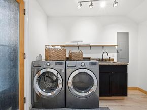 711 W California Way, Redwood City CA 94062