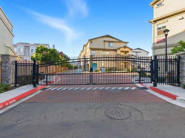 24548 Autumn Mist Way, Hayward CA 94544