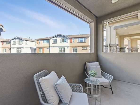 24548 Autumn Mist Way, Hayward CA 94544