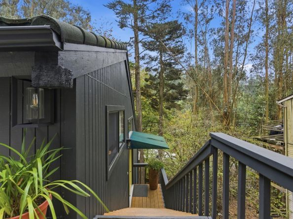 2343 Arrowhead Drive, Oakland CA 94611