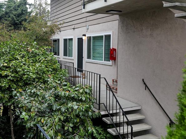 1124 Hollywood Avenue 3, Oakland CA 94602