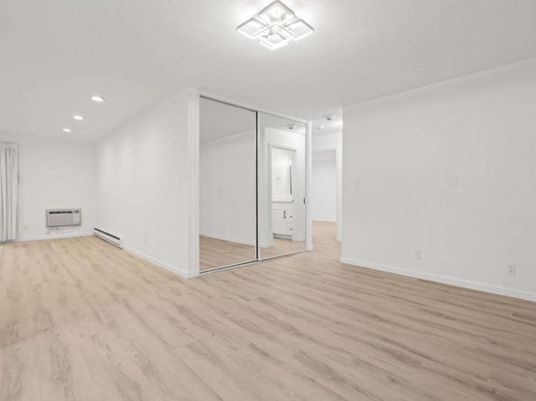 1033 Crestview Drive 207, Mountain View CA 94040