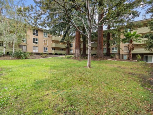 1033 Crestview Drive 207, Mountain View CA 94040