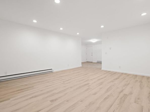 1033 Crestview Drive 207, Mountain View CA 94040